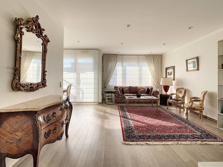 Lumineux 5 pièces en attique