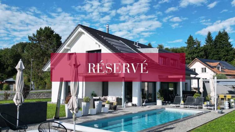 Modern detached villa - garden, swimming pool and partial view of lake and Alps