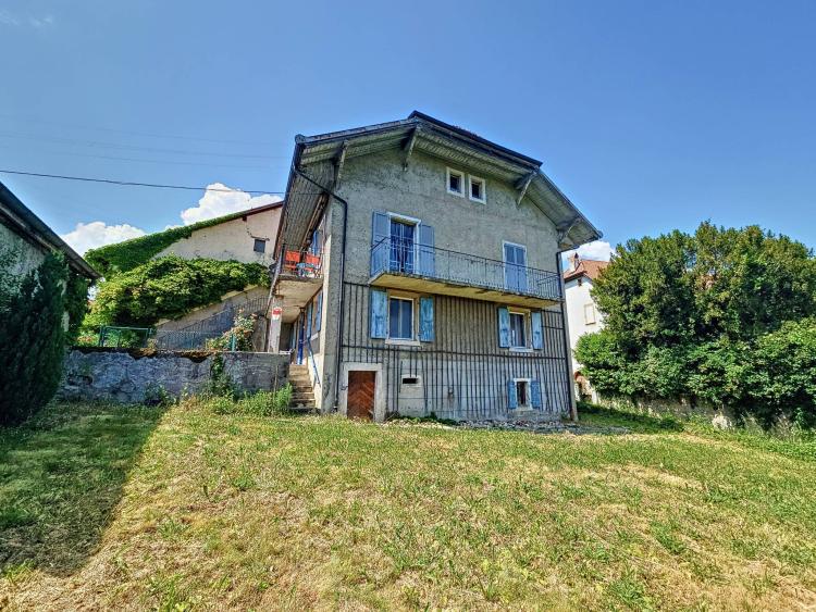 Opportunité d'investissement : Maison villageoise à rénover avec potentiel de développement