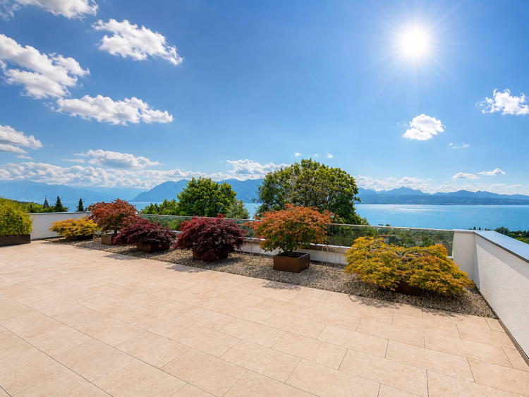 Attique exceptionnel avec une vue magnifique sur le lac