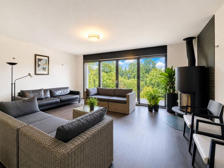 Moderne Doppelhaushälfte mit Garten und freiem Blick in Pully