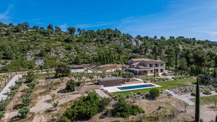 MAUSSANE LES ALPILLES - PROPRIETE D'EXCEPTION - CALME ABSOLU