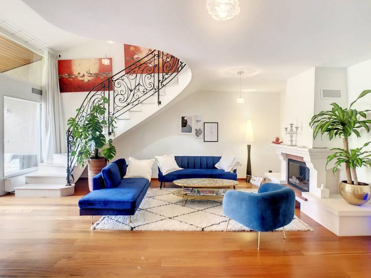 Beau duplex en attique entièrement rénové