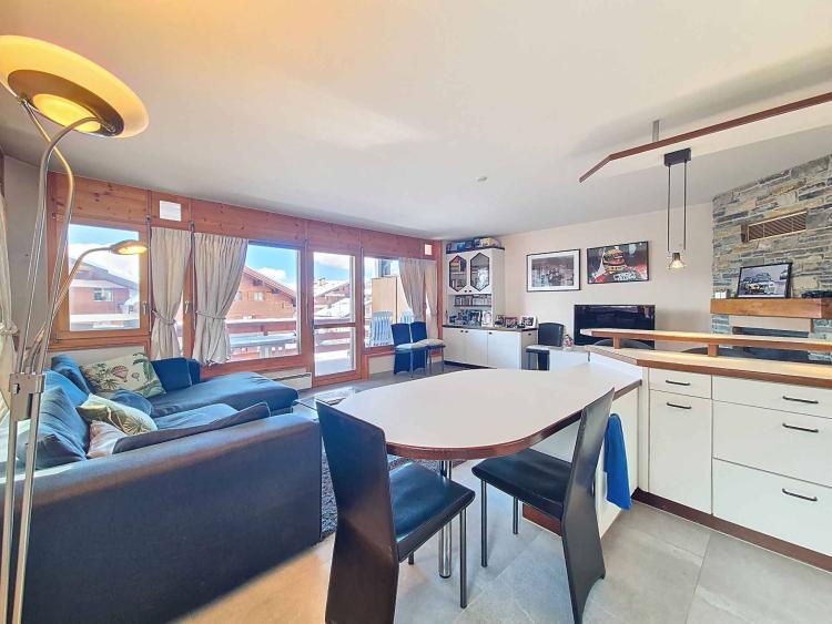 BEL APPARTEMENT 3 CHAMBRES 100 M2 - CENTRAL ET AU CALME