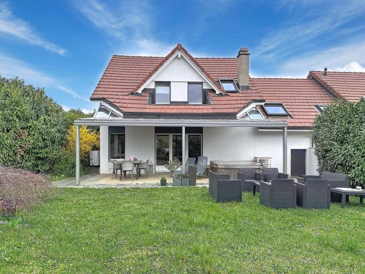 EN EXCLUSIVITE - Charmante villa jumelle idéale pour une famille 