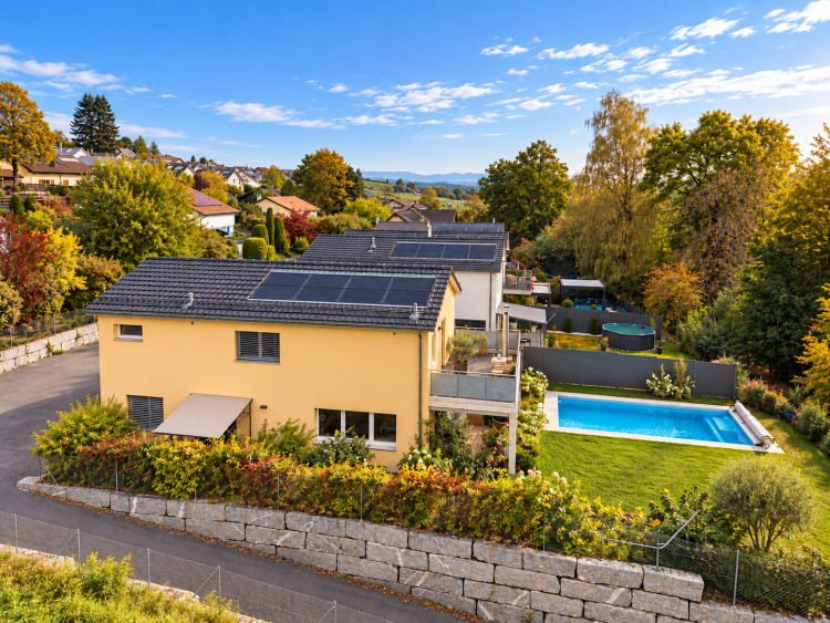 Villa contemporaine avec piscine et jardin privatif