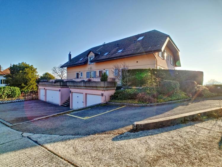 Appartement-villa de 5,5 pièces avec 3 terrasses et garage double