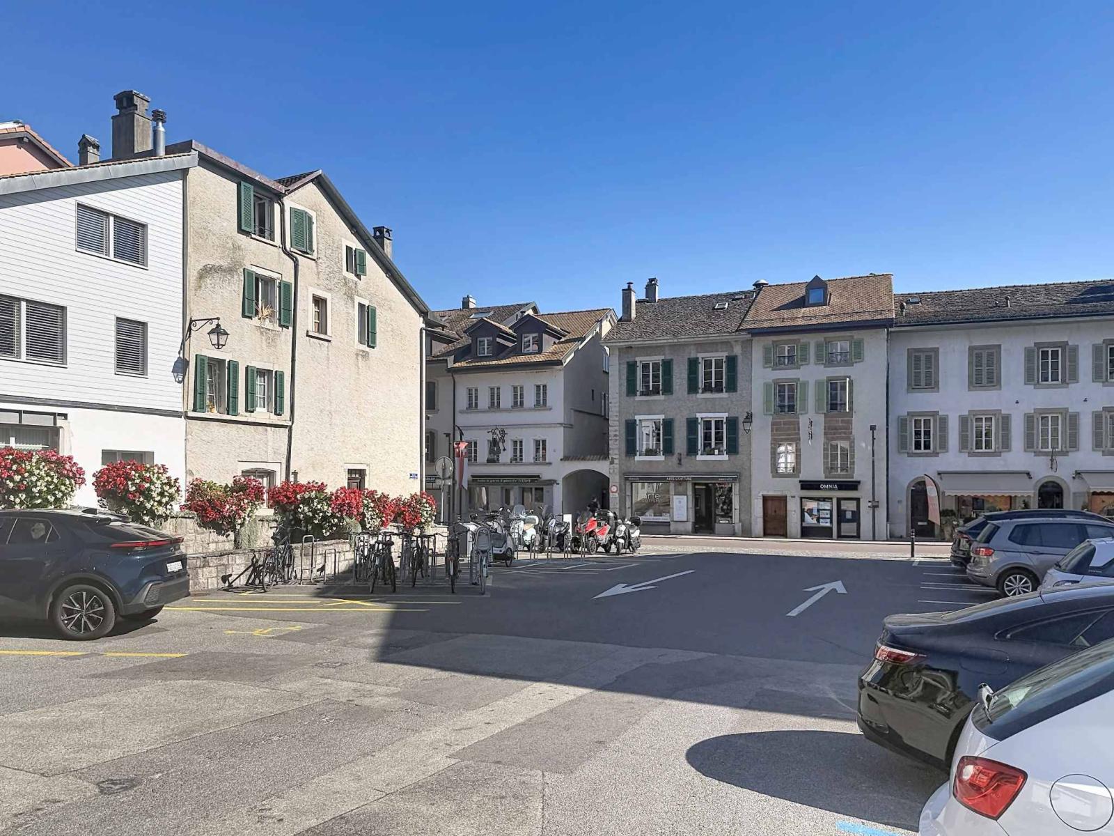 EXCLUSIVITE - Petit immeuble mixe au coeur du village