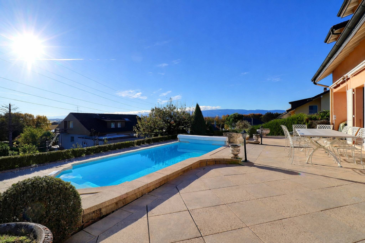 Villa familiale de 7.5 pces au sud du village