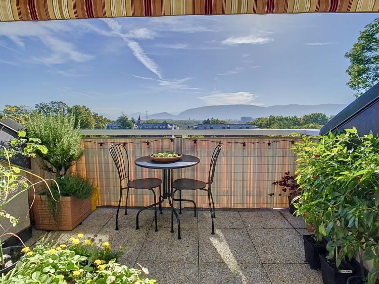 Attique de 4 pièces au coeur du village de Vernier - CASATAX !