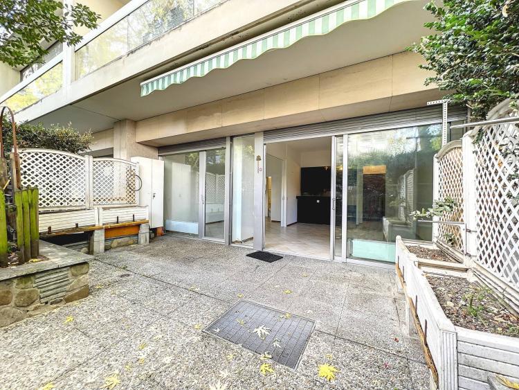 En exclusivité ! Rez-de-chaussée de 3 pièces avec terrasse
