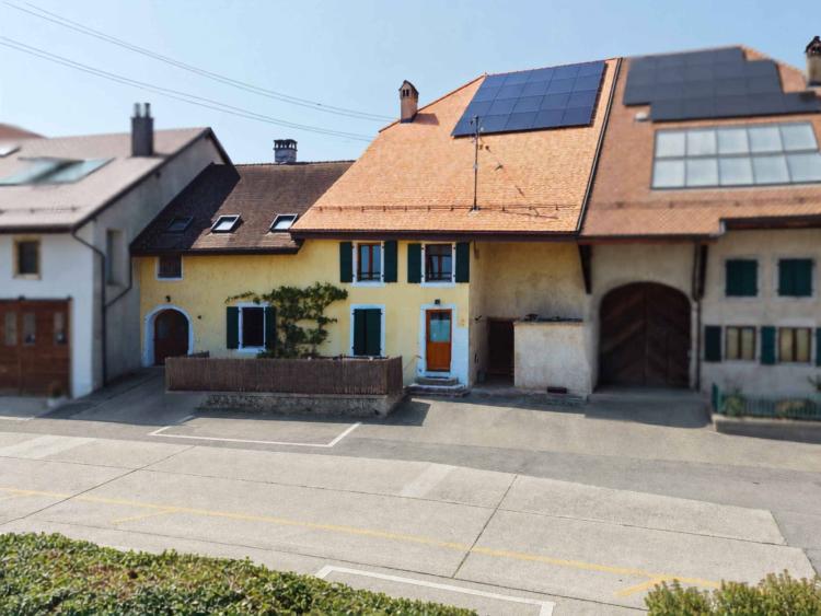 Maison villageoise avec deux appartements au cœur de Rances