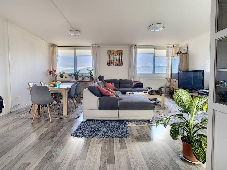 POUR INVESTISSEUR : 5 pièces traversant avec vue imprenable