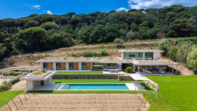 RAMATUELLE - MAISON CONTEMPORAINE AVEC VUE MER