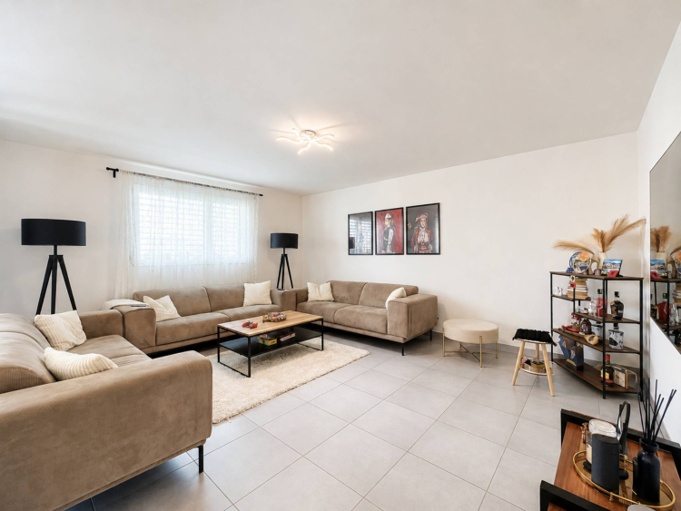 Spacieux appartement de 4,5 pièces avec vue sur les montagnes