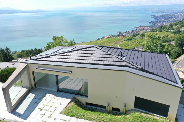 Propriété neuve avec vue panoramique sur le lac