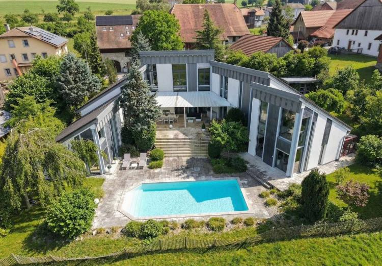 Villa d’architecte contemporaine de 7.5 pièces avec piscine