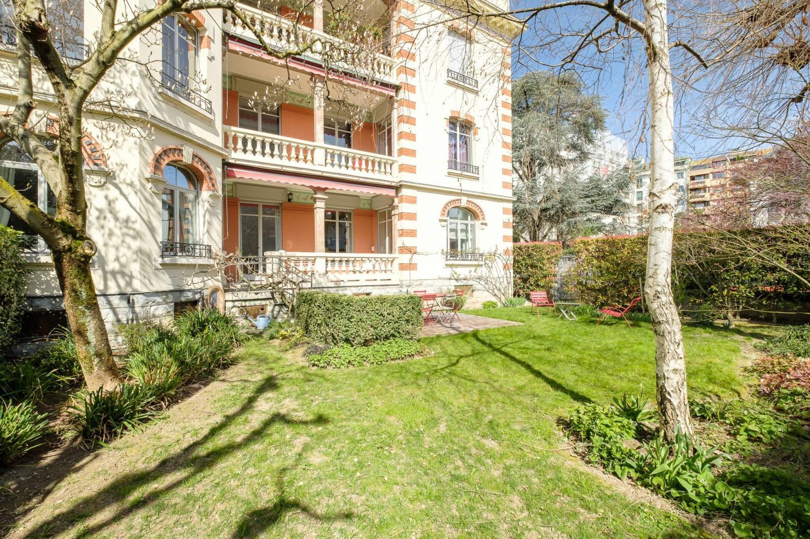 RARE à la vente ! Superbe appartement avec cachet au centre-ville