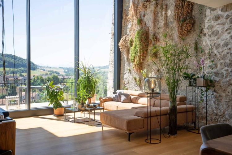 Exceptional, fully renovated residence