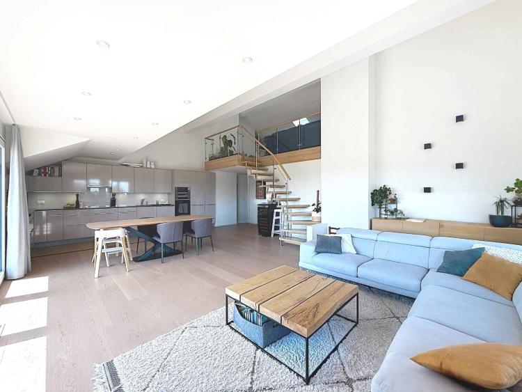 EXCLUSIVITE - Spacieux et lumineux appartement de 4,5 pièces + mezzanine