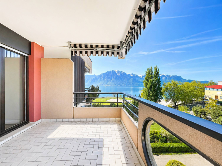 Attique de 2,5 pièces avec grand balcon et vue lac 